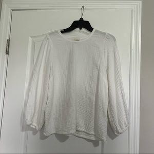 Universal Thread White Top